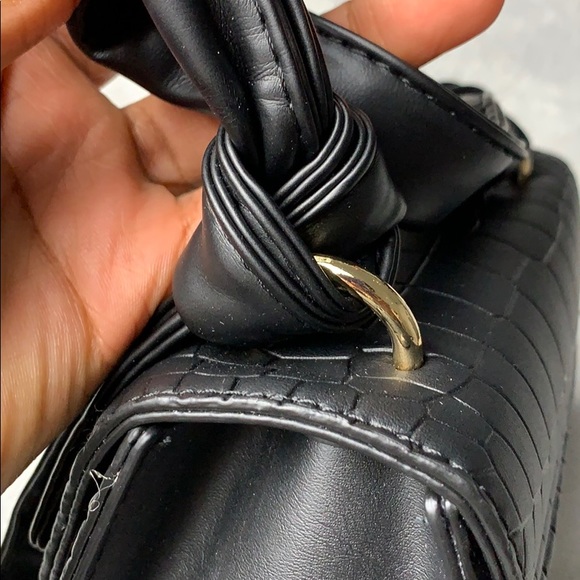 Boehemian knotted handle cross body bag - Picture 10 of 16